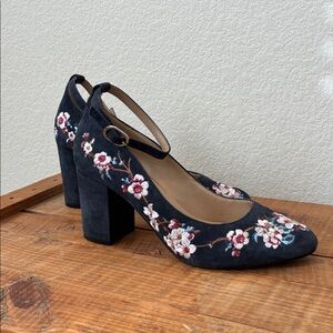 WHBM Bethany navy floral suede ankle strap heels sz 7 EUC boho cottagecore
